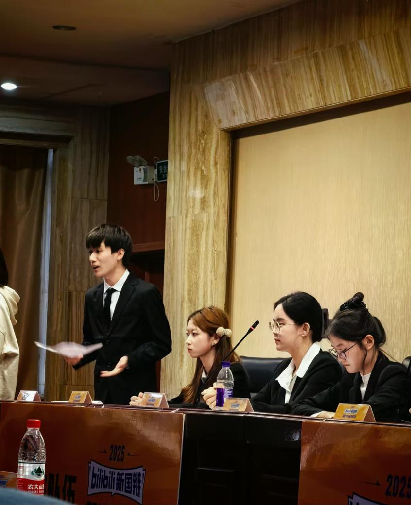 2025-12-11 09:45:00.147000 2025-12-11 09:45:00.147000